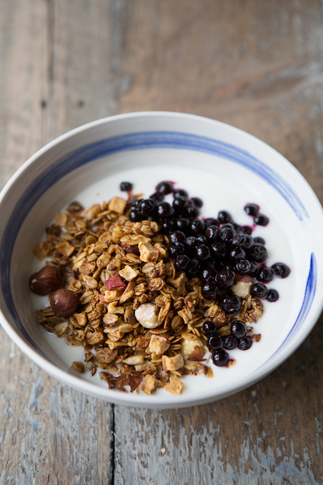 Slow roasted apple and rosehip granola