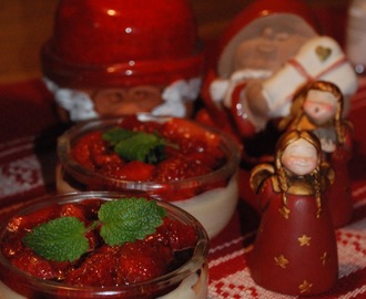 Vit choklad- och lakritspannacotta med jordgubbar
