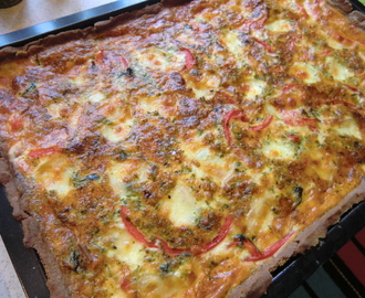 Gluten- och laktosfri storpaj i långpanna - med skinka, spenat, paprika och mozarella