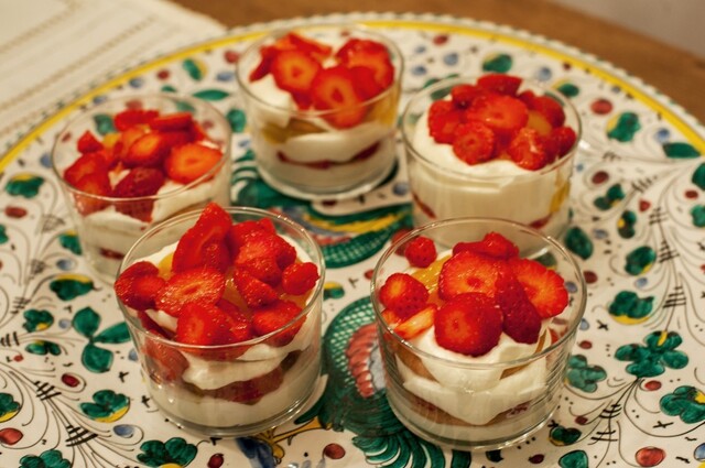 Trifle med jordgubbar och lemon curd