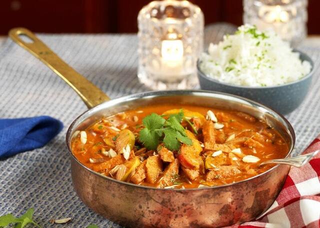 Korv Stroganoff med curry och kokosgrädde