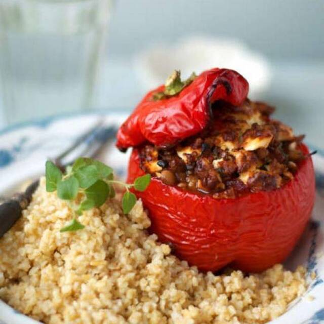 Fylld paprika med linser, ­spenat och fetaost 