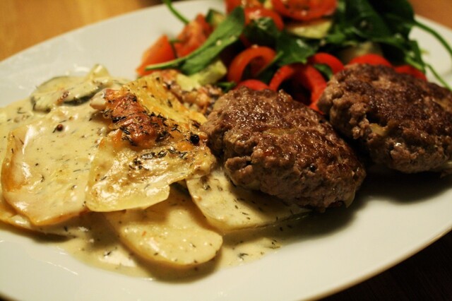 Gratäng på potatis, kålrot och zucchini med smak av senap och timjan