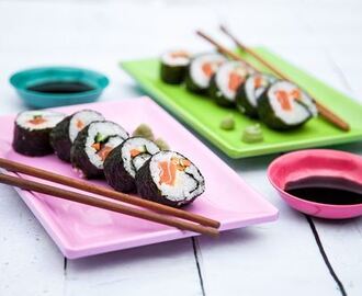 Maki sushi med sashimilax och wasabimajonnäs
