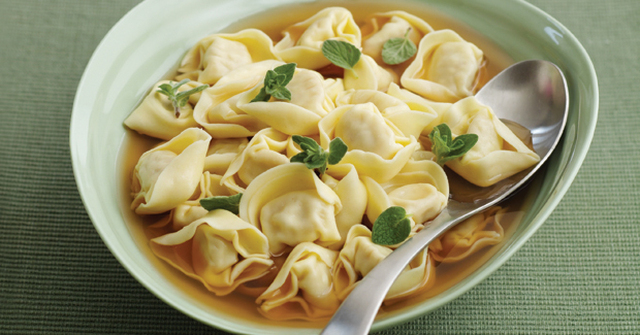 Tortellini i kycklingbuljong