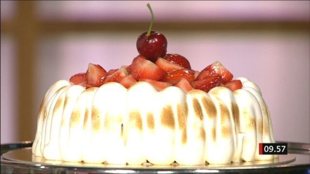 Midsommartårta med jordgubbar - en krånglig och en lätt