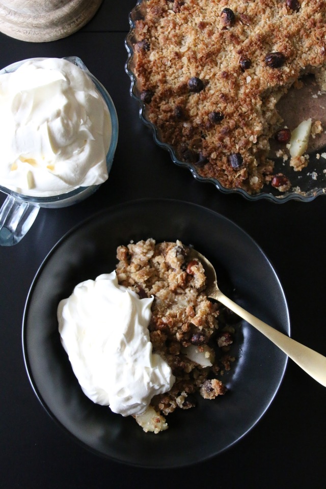 Crunchy caramel apple pie