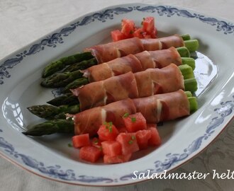Spekeskinke fylt med asparges, gressløk og paprika ost