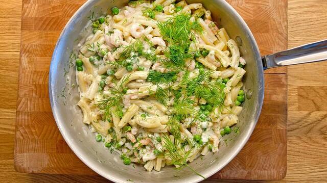 Krämig räkpasta med färskost och dill