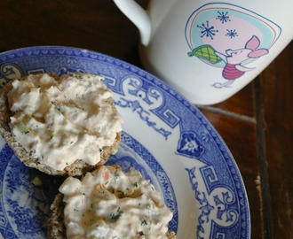 Frukosttips med kalljästa bullar och tonfiskröra.