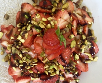 Snack Hacks: Strawberry Balsamic Salad