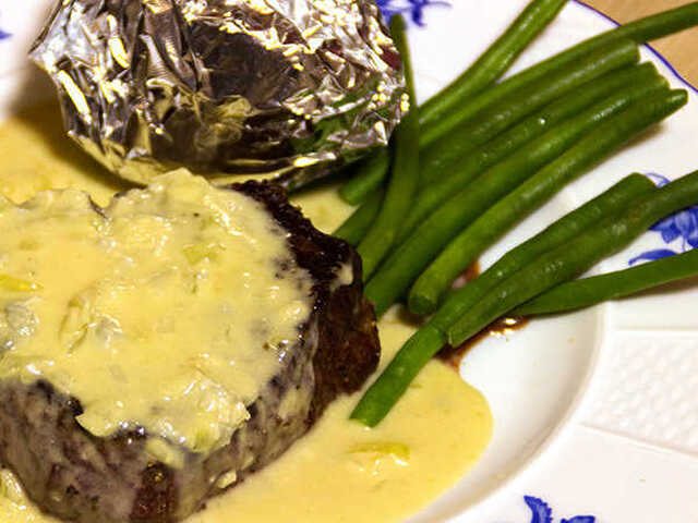 Tournedos gorgonzola à la Kristina med bakad potatis