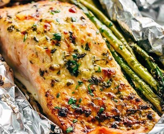 Lemon Parmesan Salmon & Asparagus Foil Packs