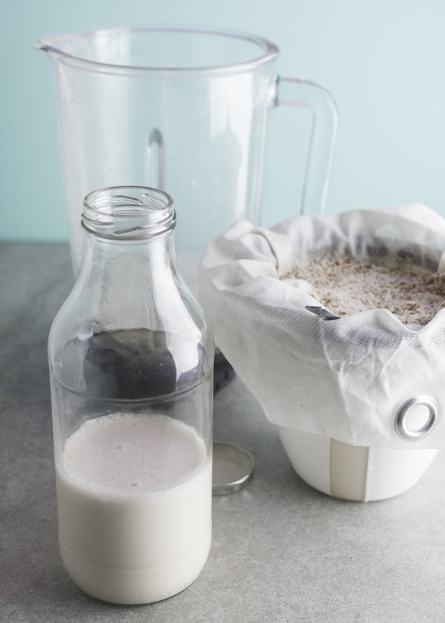 Homemade almond milk | Raw almond milk