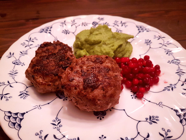 Viltfärsbiffar med broccoli och blomkålspuré | Candida-dieten