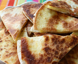 Ost- och chili quesadillas med guacamole