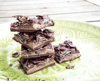 Chokladrutor med mandelsmör och kokosflingor