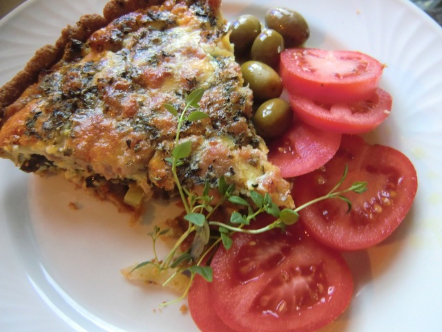 Glutenfri italiensk paj med salsiccia, spetskål och spenat