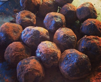 Raw chokladbollar med nötter