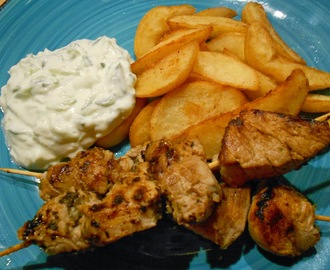 Souvlaki med kyftpotatis & tzatziki