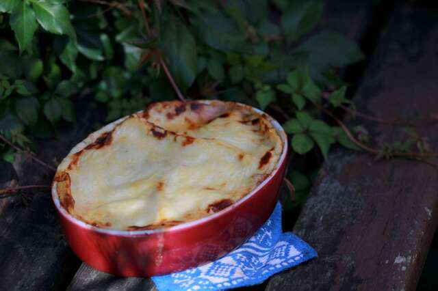 Lasagne med mustig köttfärssås & grönsallad