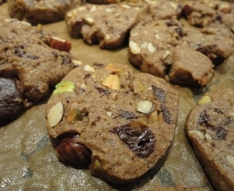 Chocolate chip cookies med mörk choklad, hassel- och pistagenötter