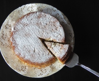 Fredagsfeeling med Fredagskaka - en enkel, saftig och god sockerkaka med vaniljsmak