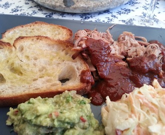 Pulled pork med egen bbq-sås, guacamole och cole slaw