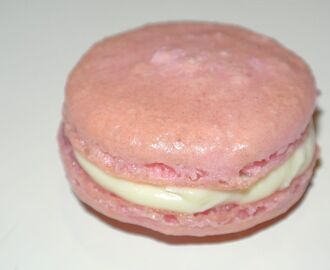 Skam den som ger sig - rosa macarons med vit chokladfyllning