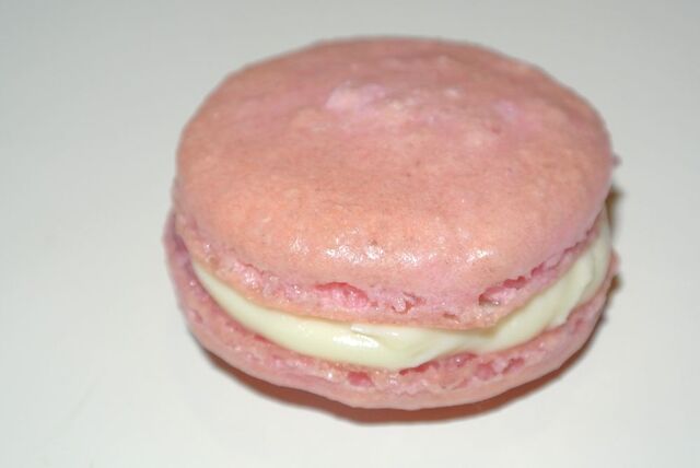Skam den som ger sig - rosa macarons med vit chokladfyllning