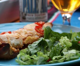 Enchiladas fyllda med köttfärslycka och tomat