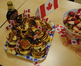 FN-dagen på Arvids skola. Kanadensiska Pannkakor med sirap och färsk frukt