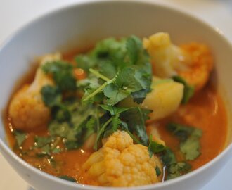 Potatis och blomkål i röd curry