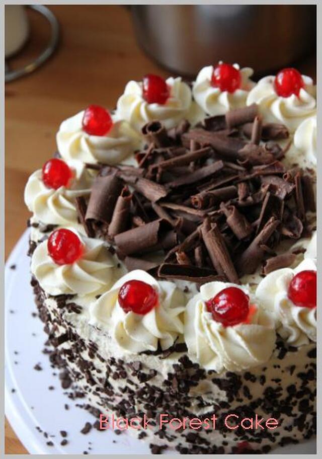 Fira min blog ett år med Lite Black Forest Cake!!