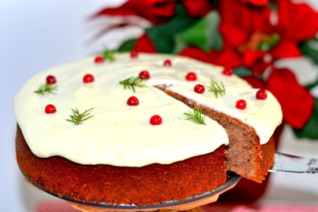 Mjuk pepparkaka med lingon & creamcheese frosting