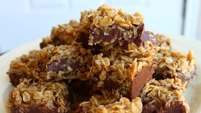 No Bake Chocolate Oat Bars