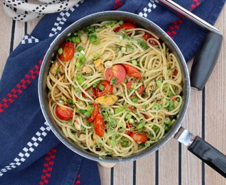 Spaghetti med musslor och rostade tomater - Recept från matkasse.se