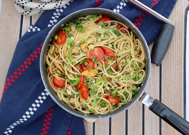 Spaghetti med musslor och rostade tomater - Recept från matkasse.se