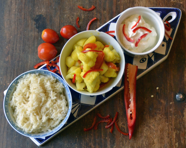 Curry med blomkål, potatis & tomat