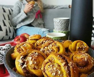 Saffron Knots with Apples and Lingonberries - Saffransknyten med Äpple och Lingon