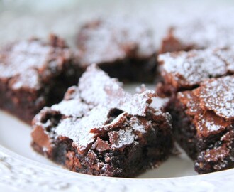 Kladdiga och krämiga brownies