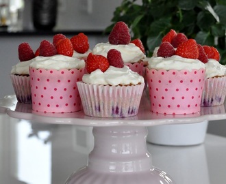 Blåbärcupcakes med krämig citrontopping