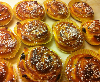 RECEPT; Saffransbullar med mandelmassa och russin