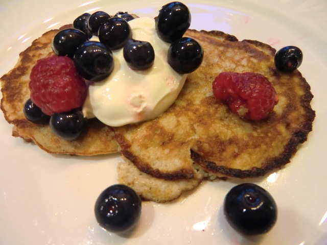 Bananpannkakor med kokosmousse, vanilj och kardemumma