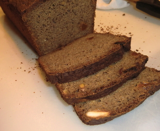 Glutenfritt, mörkt fruktbröd med kakao