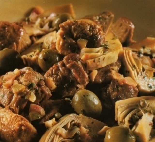 Italiensk lammgryta med oliver och kapris.