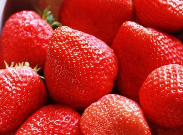 Marmelad på jordgubbar och rabarber