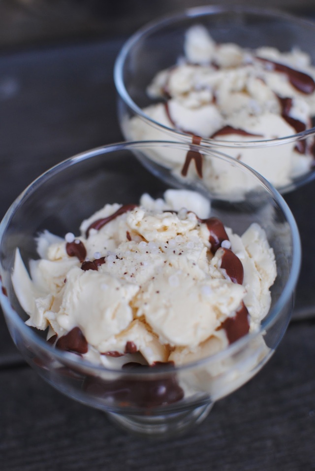 Moccaparfait med chokladsås