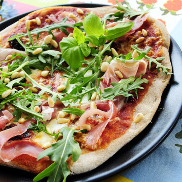 T3st: Pizza med parmaskinka, soltorkade tomater, mozzarella och basilika
