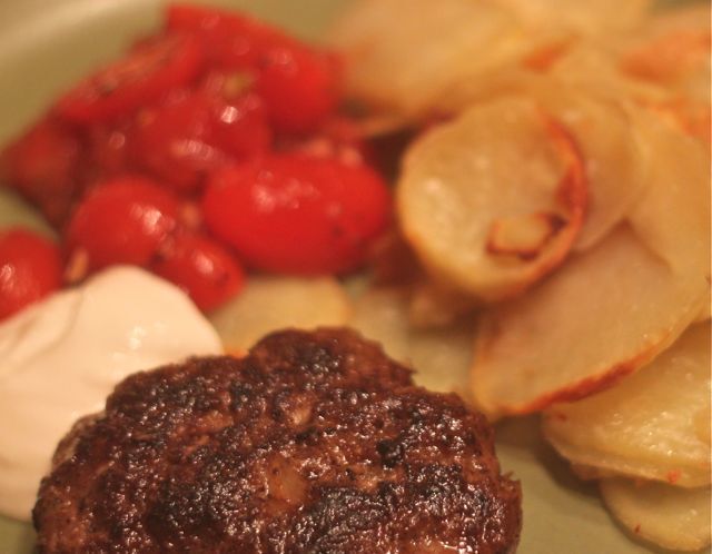 Tacoburgare med tomatsalsa och ugnsråstekt potatis